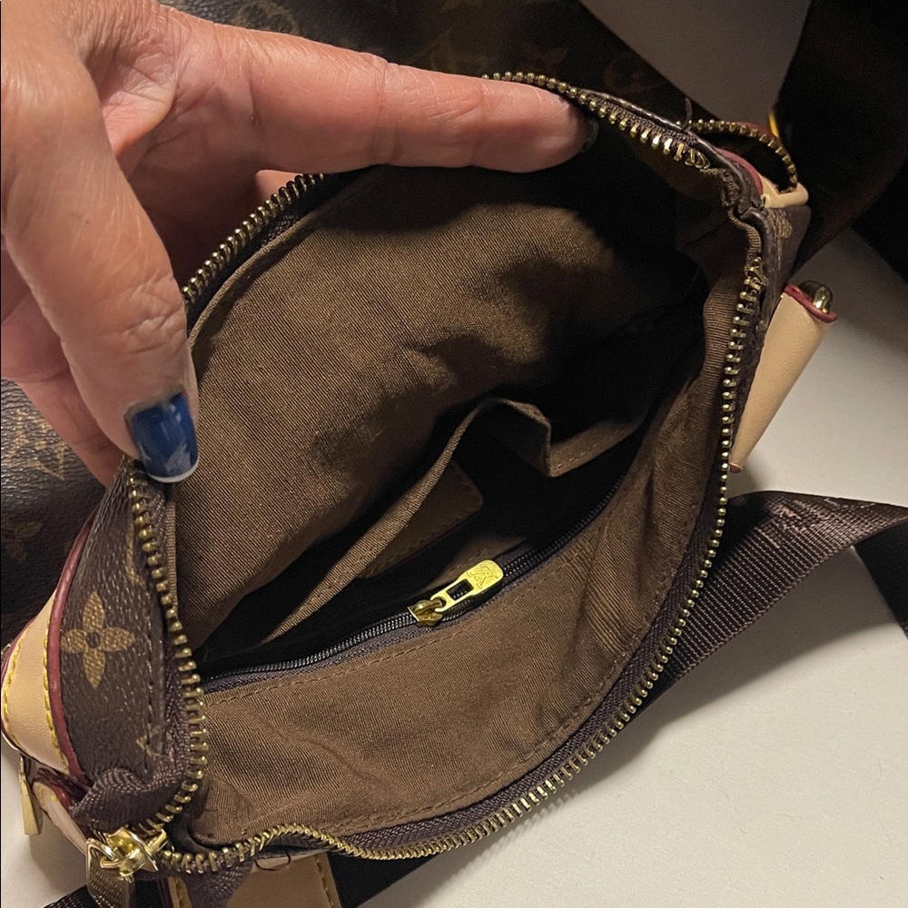 Stylish Monogram Brown Messenger Bag - Picture 5 of 11